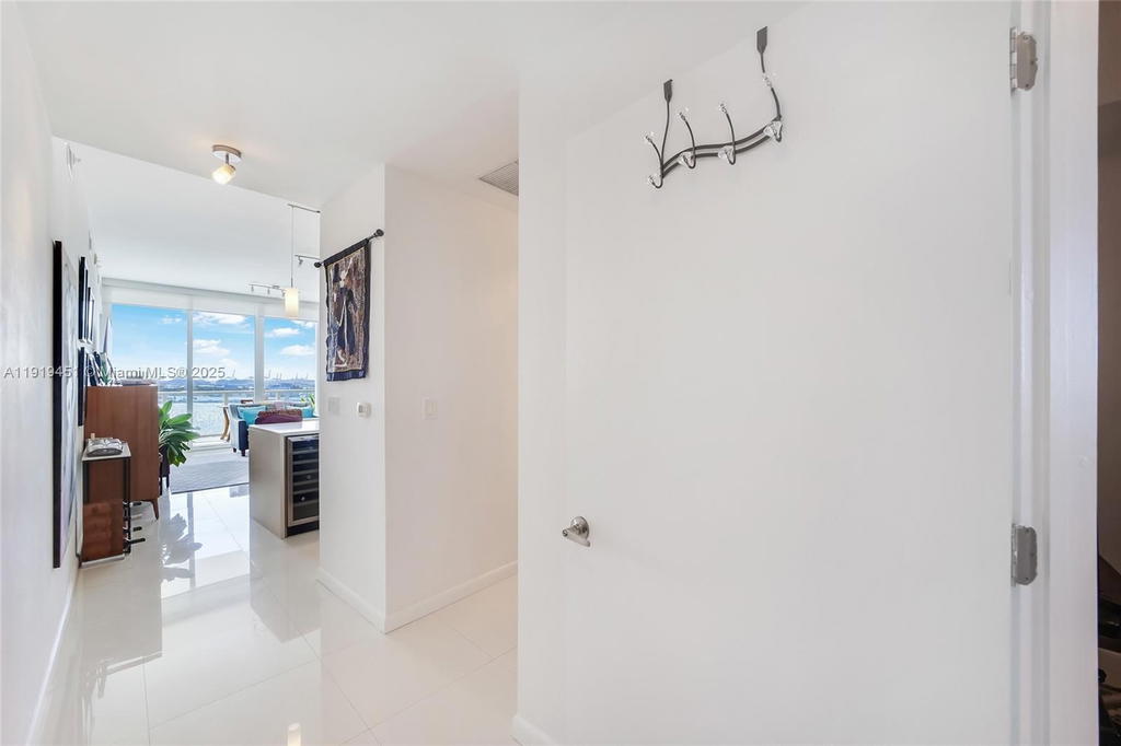 Real estate property located at 2020 Bayshore Dr #1604, Miami-dade, Paramount Bay Condo, Miami, FL