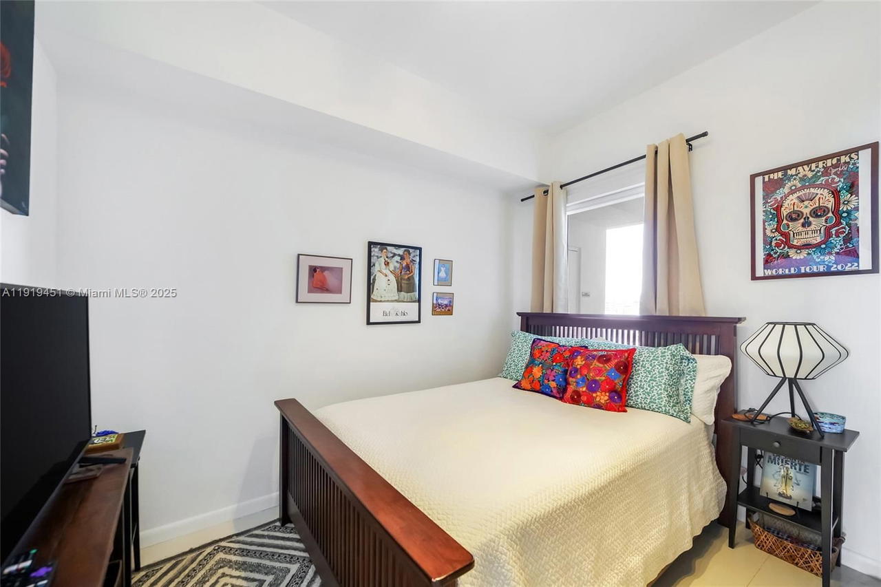 Real estate property located at 2020 Bayshore Dr #1604, Miami-dade, Paramount Bay Condo, Miami, FL