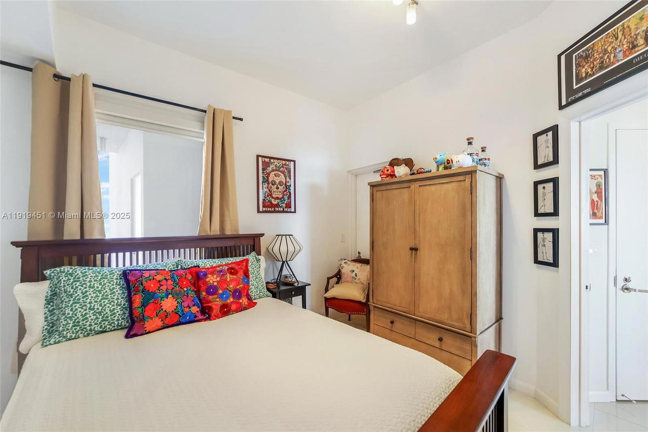 Real estate property located at 2020 Bayshore Dr #1604, Miami-dade, Paramount Bay Condo, Miami, FL