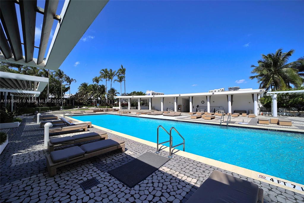 Real estate property located at 2020 Bayshore Dr #1604, Miami-dade, Paramount Bay Condo, Miami, FL