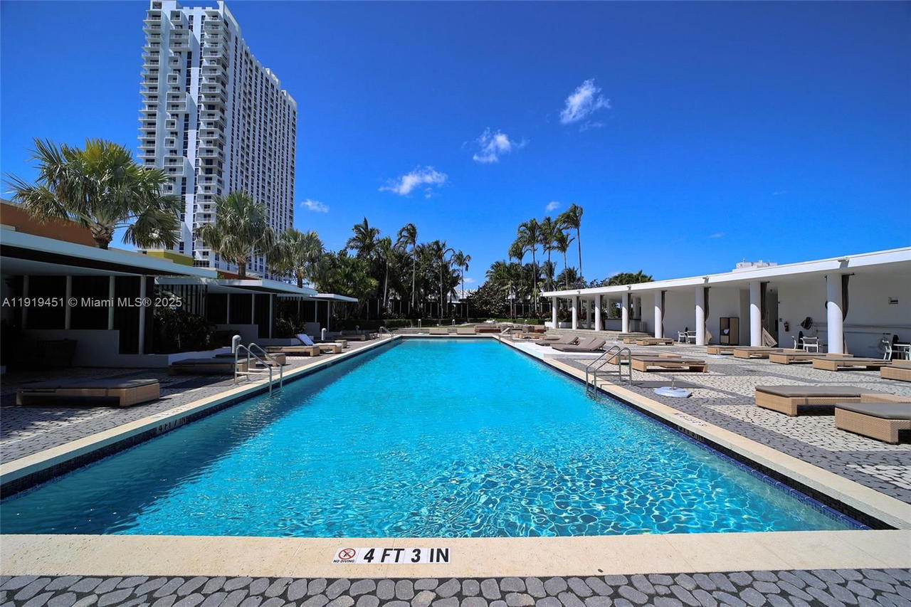 Real estate property located at 2020 Bayshore Dr #1604, Miami-dade, Paramount Bay Condo, Miami, FL
