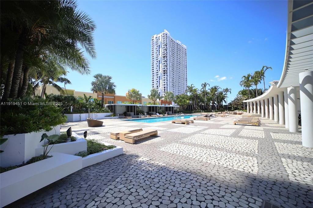 Real estate property located at 2020 Bayshore Dr #1604, Miami-dade, Paramount Bay Condo, Miami, FL