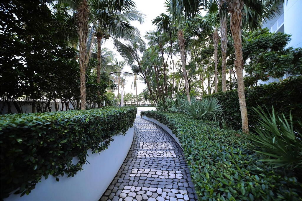 Real estate property located at 2020 Bayshore Dr #1604, Miami-dade, Paramount Bay Condo, Miami, FL