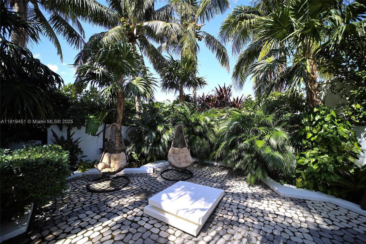 Real estate property located at 2020 Bayshore Dr #1604, Miami-dade, Paramount Bay Condo, Miami, FL