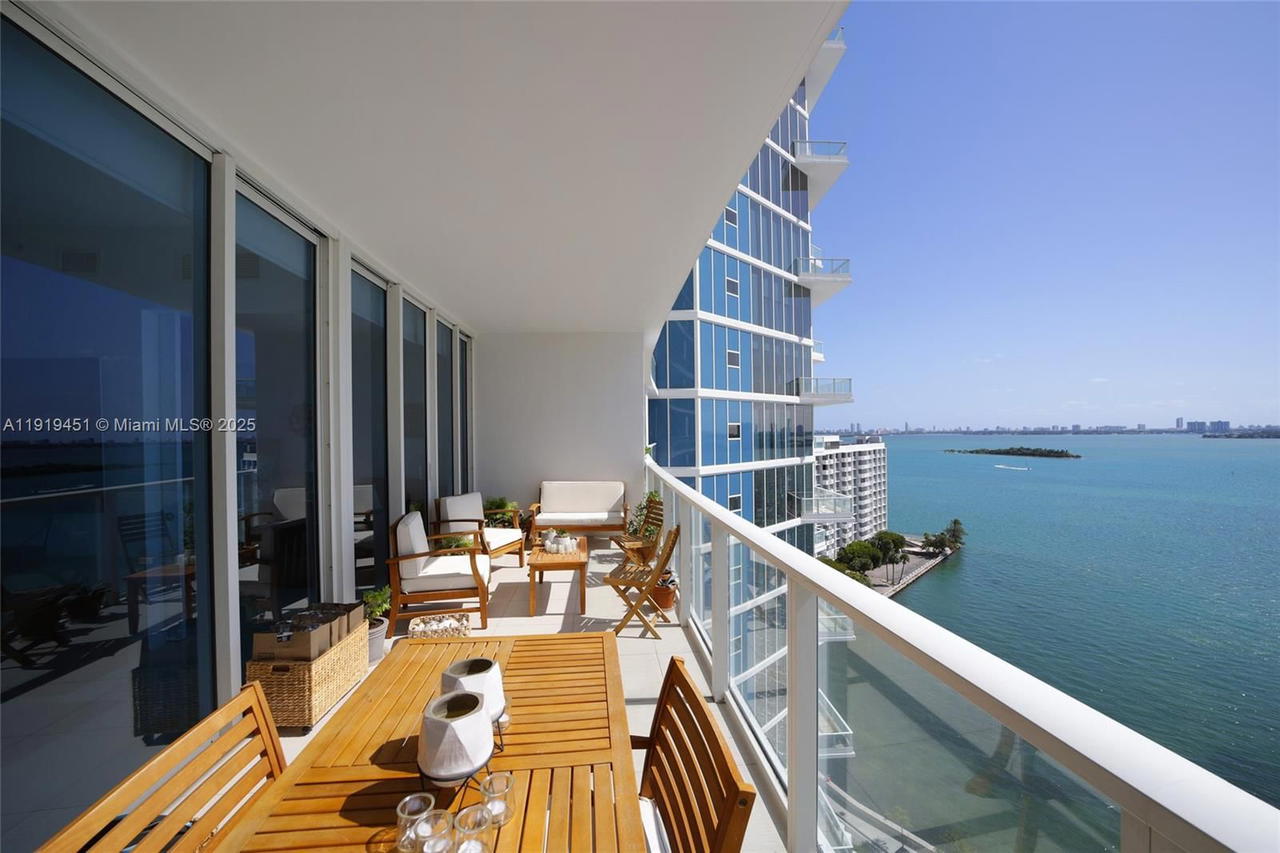 Real estate property located at 2020 Bayshore Dr #1604, Miami-dade, Paramount Bay Condo, Miami, FL