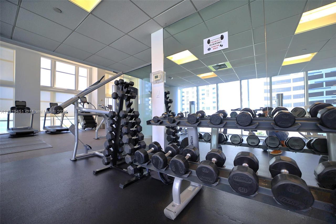 Real estate property located at 2020 Bayshore Dr #1604, Miami-dade, Paramount Bay Condo, Miami, FL