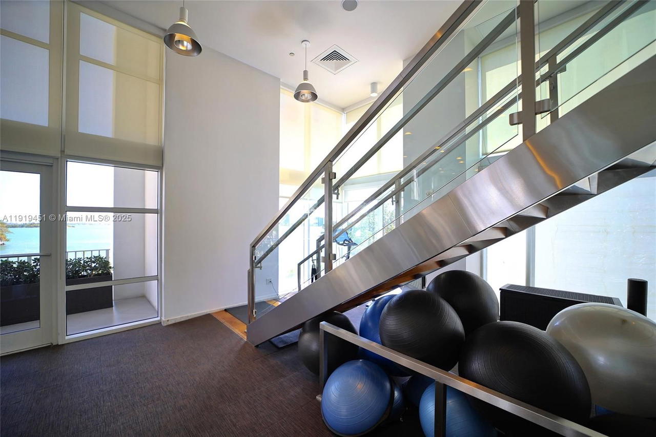 Real estate property located at 2020 Bayshore Dr #1604, Miami-dade, Paramount Bay Condo, Miami, FL