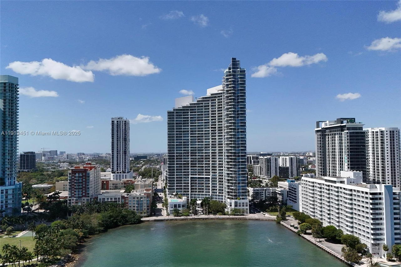 Real estate property located at 2020 Bayshore Dr #1604, Miami-dade, Paramount Bay Condo, Miami, FL