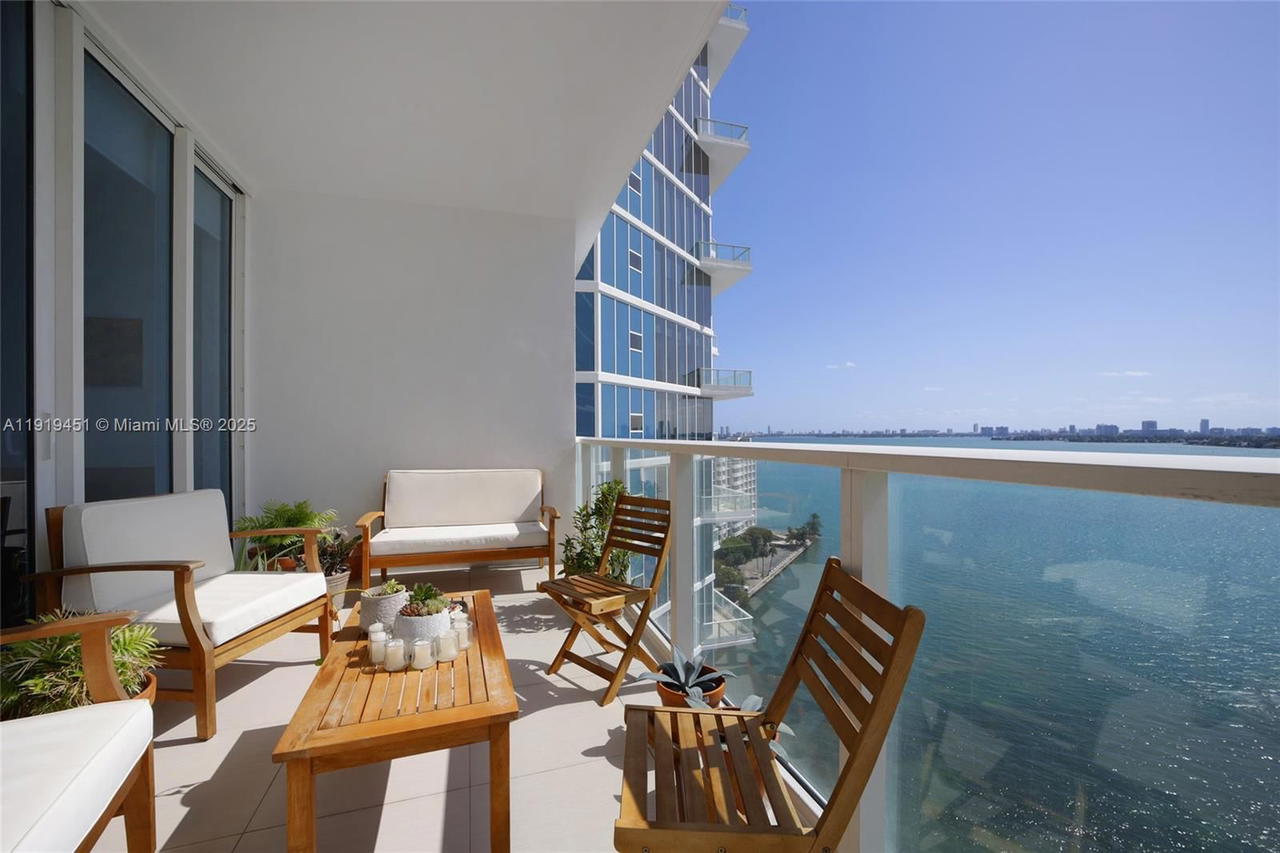 Real estate property located at 2020 Bayshore Dr #1604, Miami-dade, Paramount Bay Condo, Miami, FL