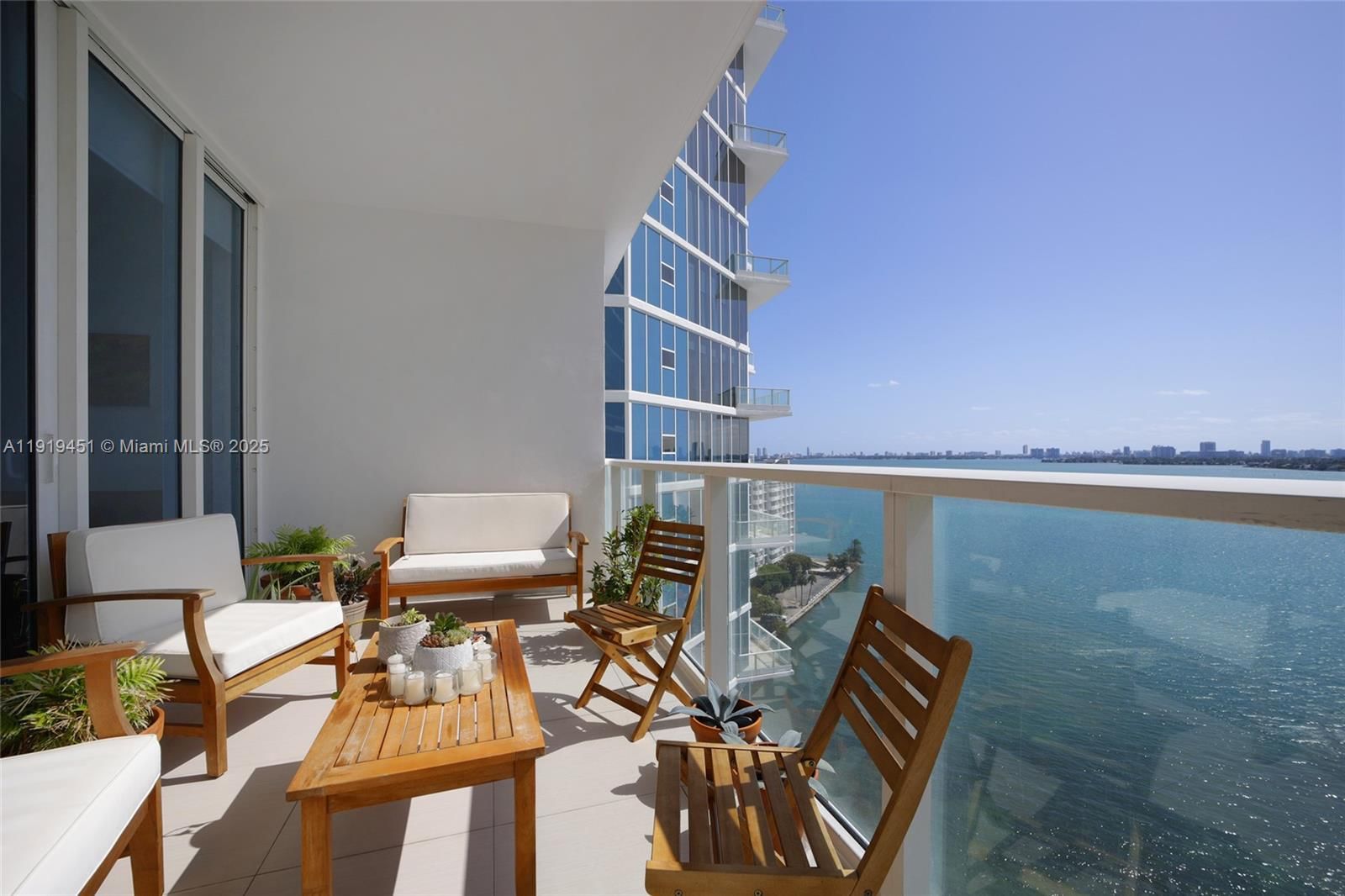 Real estate property located at 2020 Bayshore Dr #1604, Miami-dade, Paramount Bay Condo, Miami, FL