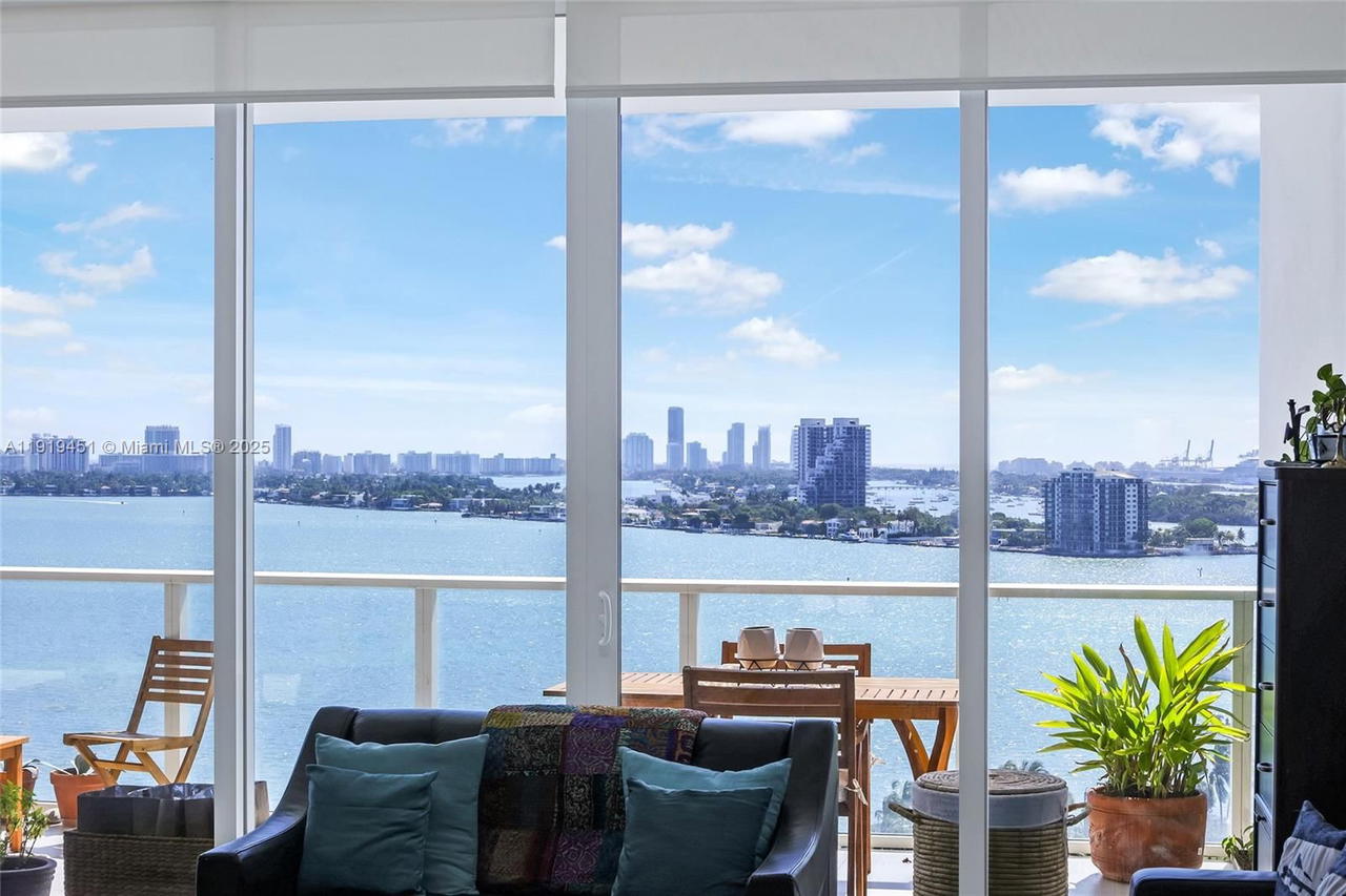 Real estate property located at 2020 Bayshore Dr #1604, Miami-dade, Paramount Bay Condo, Miami, FL