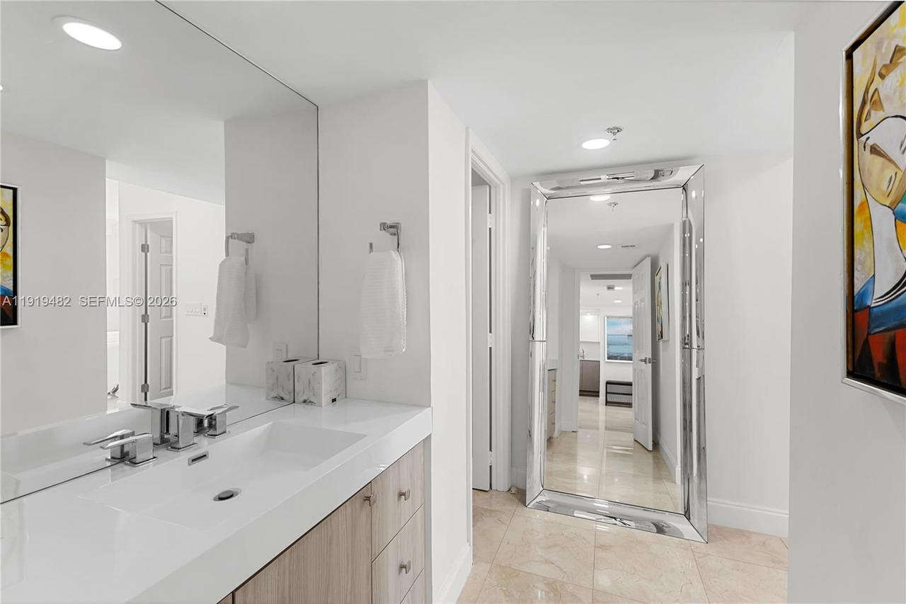 Real estate property located at 520 Brickell Key Dr A1207, Miami-dade, Brickell Key One Condo, Miami, FL