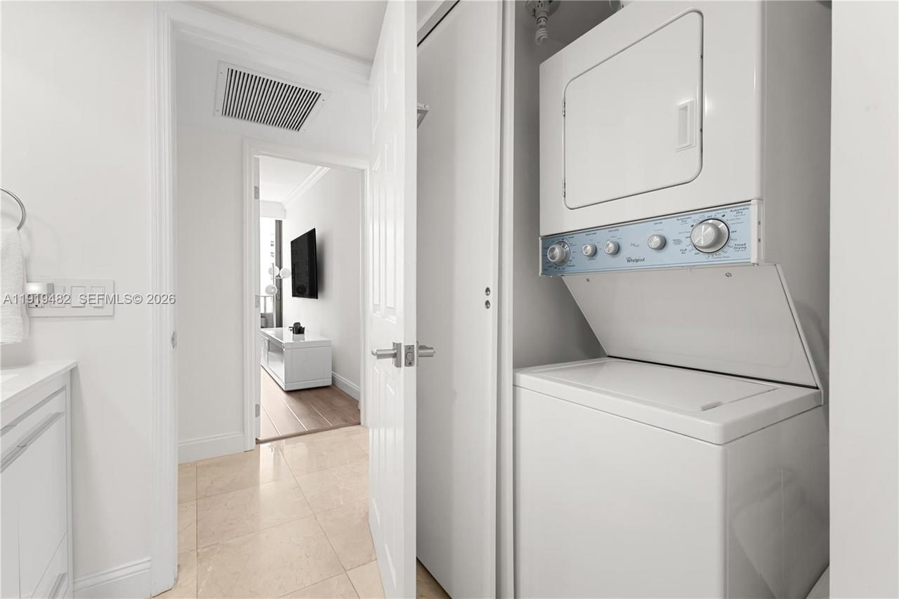 Real estate property located at 520 Brickell Key Dr A1207, Miami-dade, Brickell Key One Condo, Miami, FL