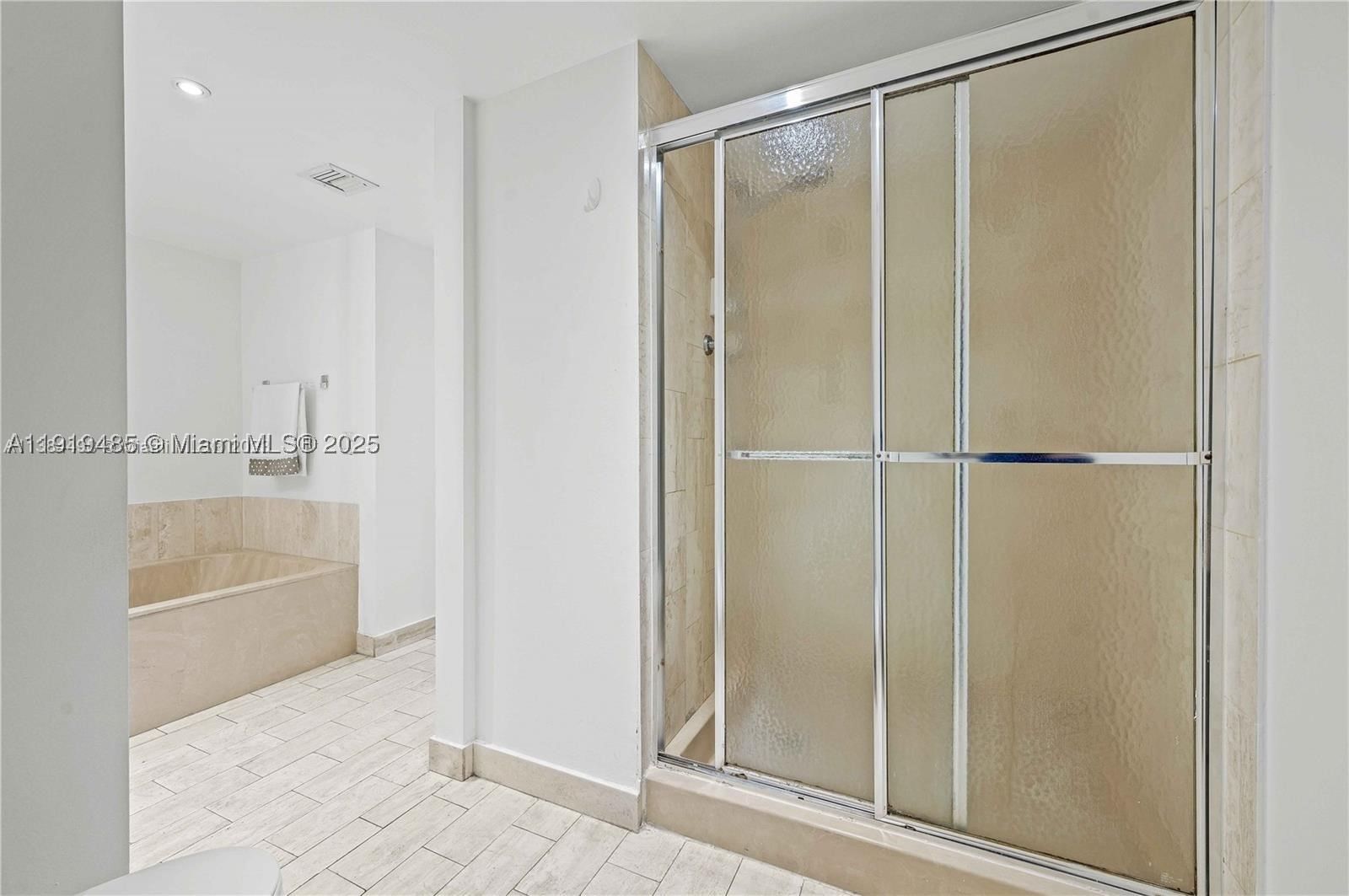 Real estate property located at 1717 Bayshore Dr A-1953, Miami-dade, Venetia Condo, Miami, FL