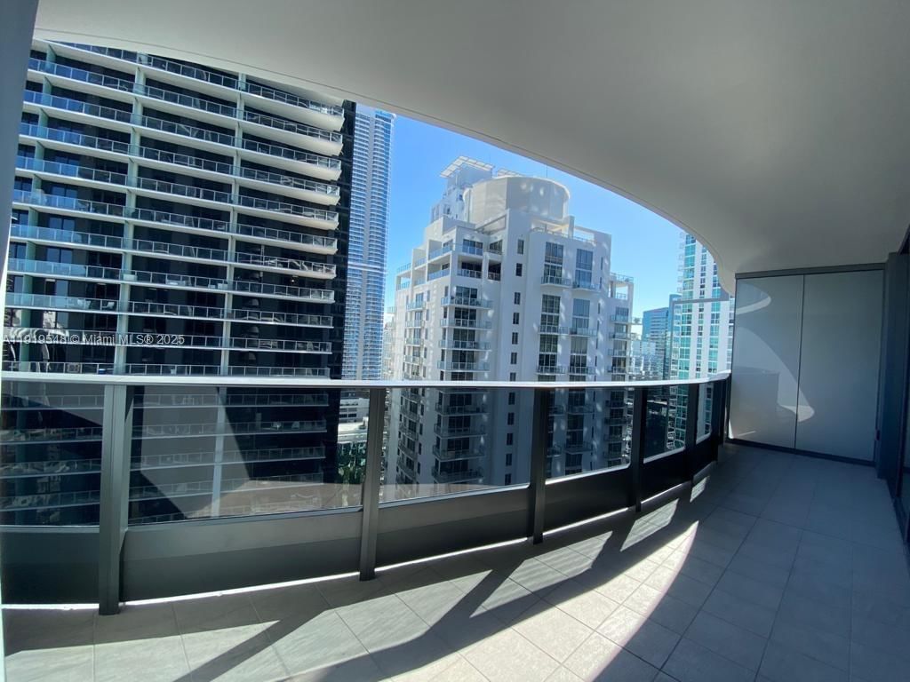 Real estate property located at 1000 Brickell Plz #3207, Miami-dade, Brickell Flatiron Condo, Miami, FL