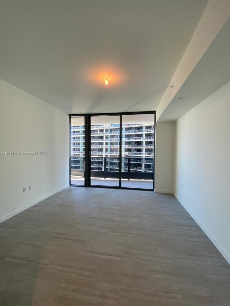 Real estate property located at 1000 Brickell Plz #3207, Miami-dade, Brickell Flatiron Condo, Miami, FL