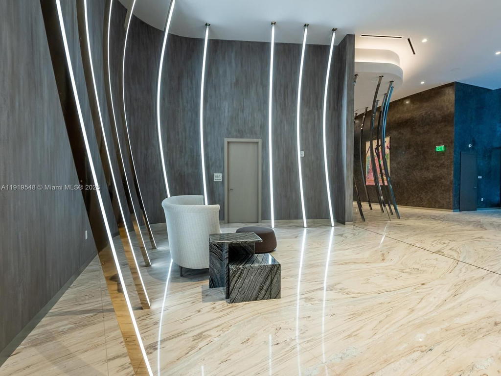 Real estate property located at 1000 Brickell Plz #3207, Miami-dade, Brickell Flatiron Condo, Miami, FL
