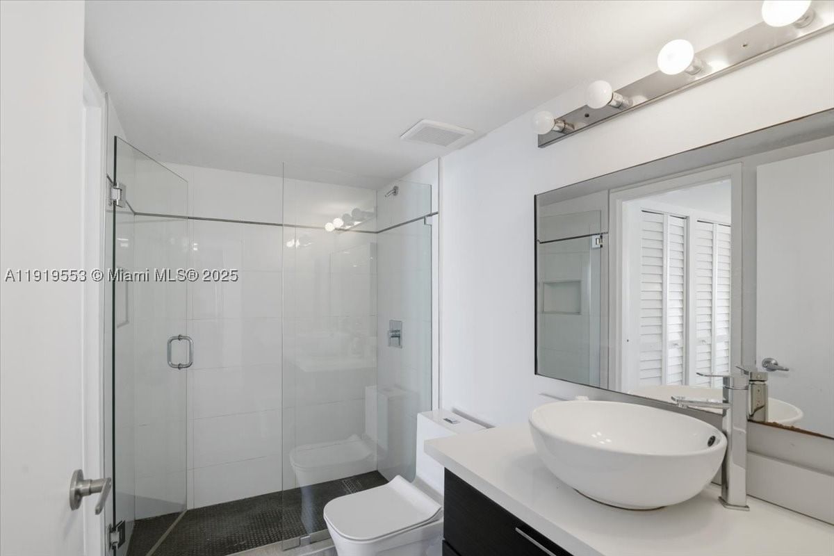 Real estate property located at 7601 Treasure Dr # 2109, Miami-dade, Grandview Palace, North Bay Village, FL