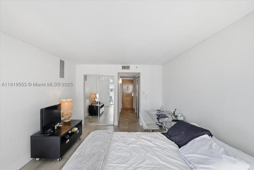 Real estate property located at 7601 Treasure Dr # 2109, Miami-dade, Grandview Palace, North Bay Village, FL