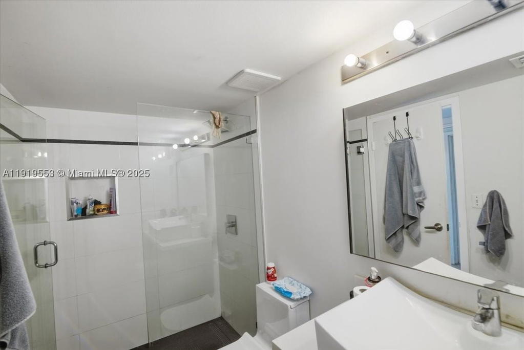 Real estate property located at 7601 Treasure Dr # 2109, Miami-dade, Grandview Palace, North Bay Village, FL