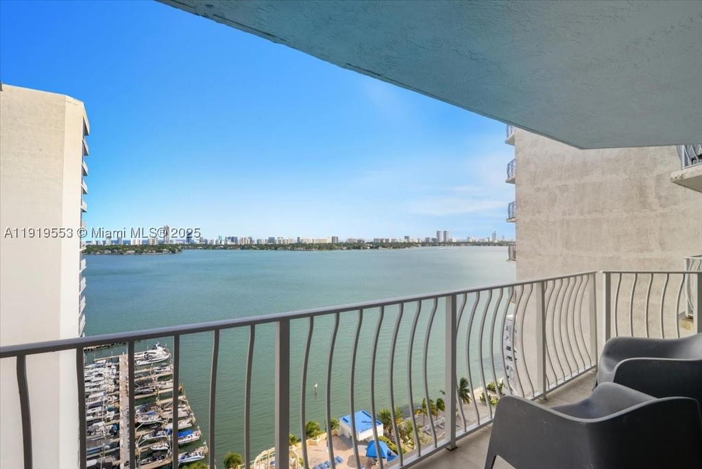 Real estate property located at 7601 Treasure Dr # 2109, Miami-dade, Grandview Palace, North Bay Village, FL