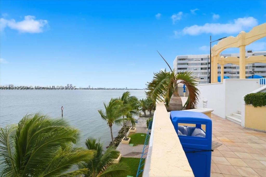 Real estate property located at 7601 Treasure Dr # 2109, Miami-dade, Grandview Palace, North Bay Village, FL