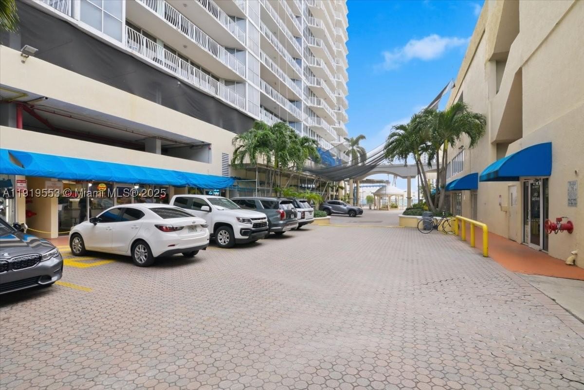 Real estate property located at 7601 Treasure Dr # 2109, Miami-dade, Grandview Palace, North Bay Village, FL