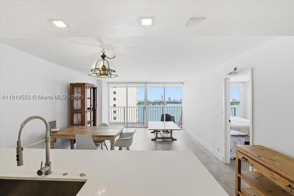 Real estate property located at 7601 Treasure Dr # 2109, Miami-dade, Grandview Palace, North Bay Village, FL