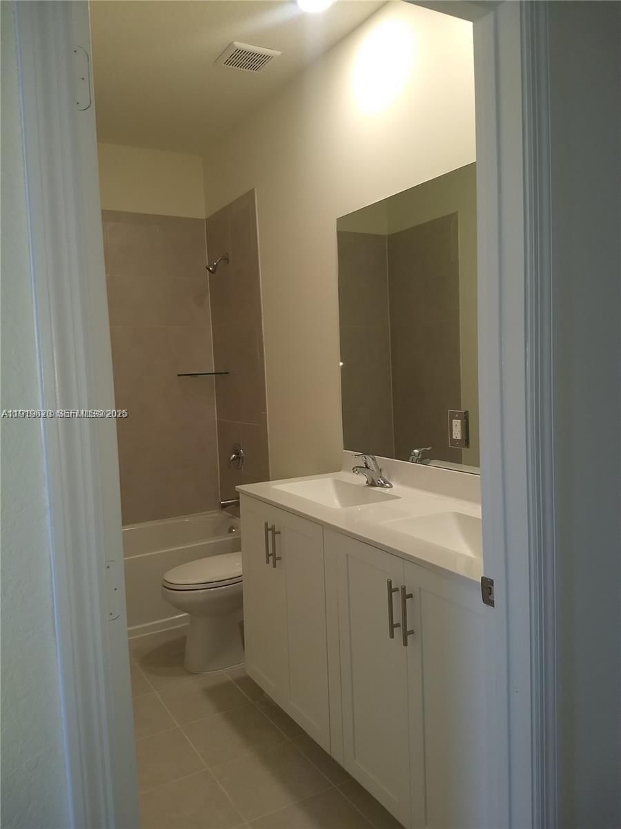 Real estate property located at 3388 100th Ter, Miami-dade, Aquabella Section One, Hialeah, FL