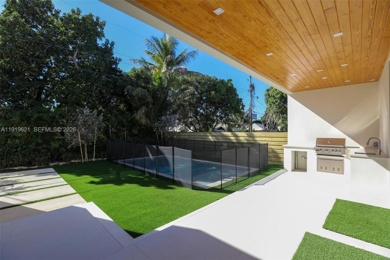 Real estate property located at 2324 26th St, Miami-dade, Silver Bluff Est-sec B, Miami, FL