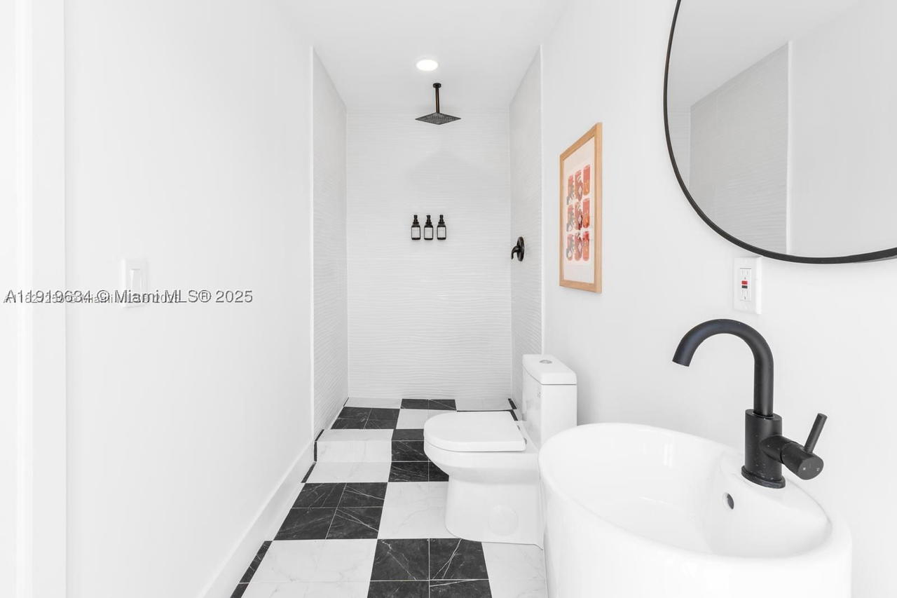 Real estate property located at 19661 10th Pl, Miami-dade, Ives Estates Sec 1, Miami, FL