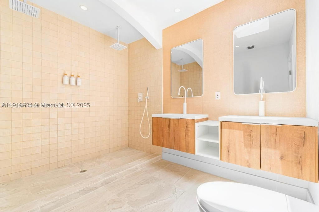 Real estate property located at 19661 10th Pl, Miami-dade, Ives Estates Sec 1, Miami, FL