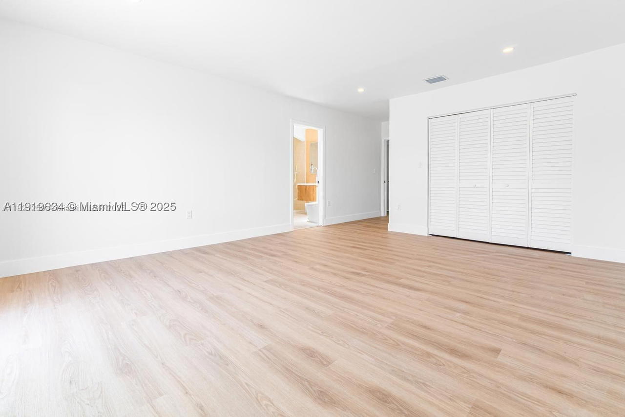 Real estate property located at 19661 10th Pl, Miami-dade, Ives Estates Sec 1, Miami, FL