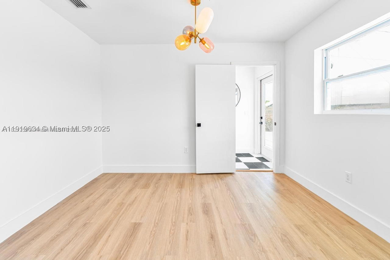 Real estate property located at 19661 10th Pl, Miami-dade, Ives Estates Sec 1, Miami, FL