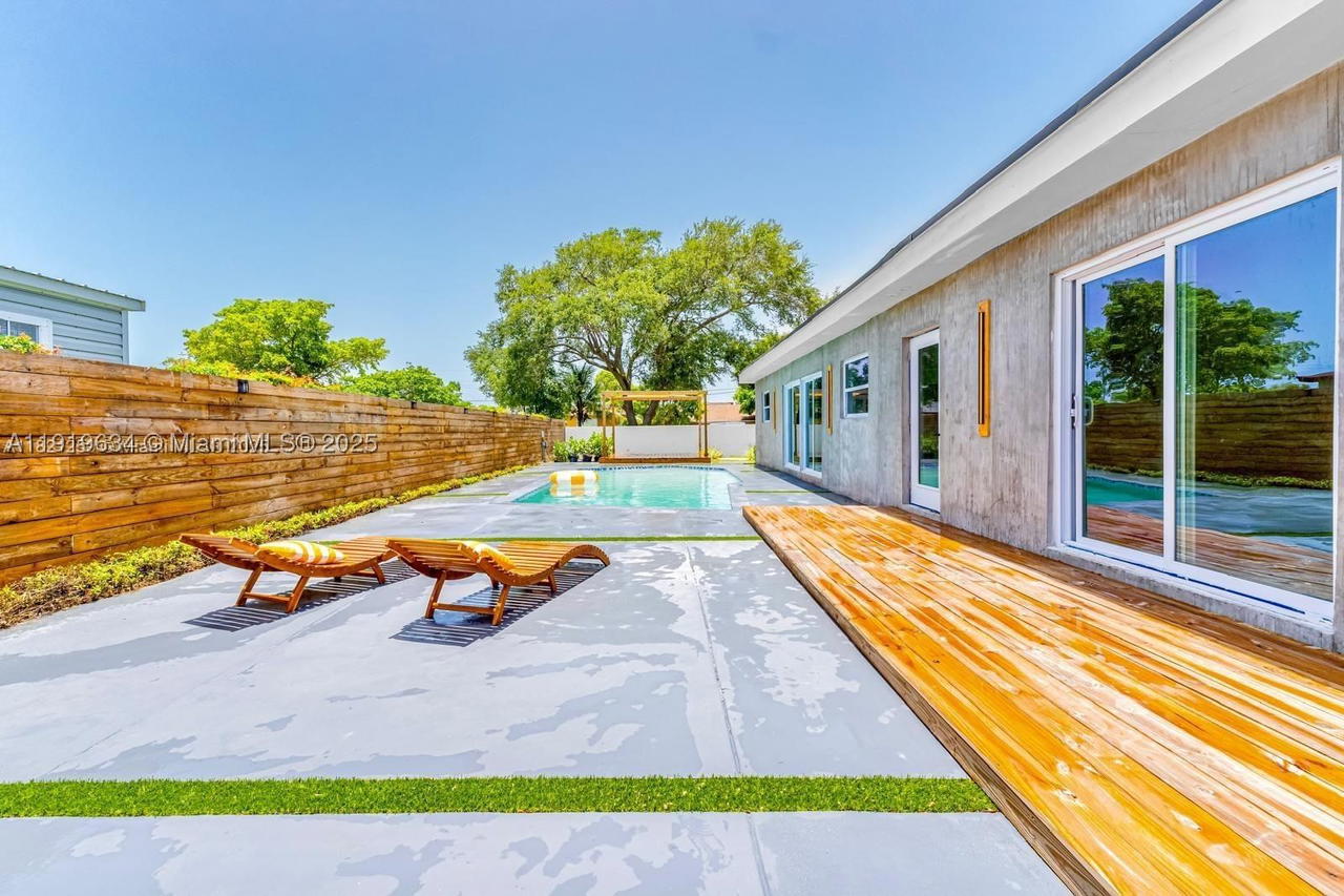 Real estate property located at 19661 10th Pl, Miami-dade, Ives Estates Sec 1, Miami, FL
