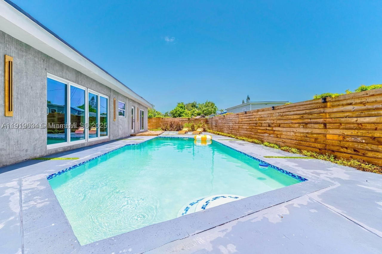 Real estate property located at 19661 10th Pl, Miami-dade, Ives Estates Sec 1, Miami, FL