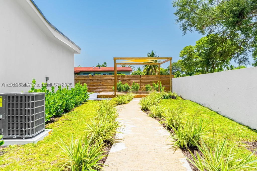 Real estate property located at 19661 10th Pl, Miami-dade, Ives Estates Sec 1, Miami, FL