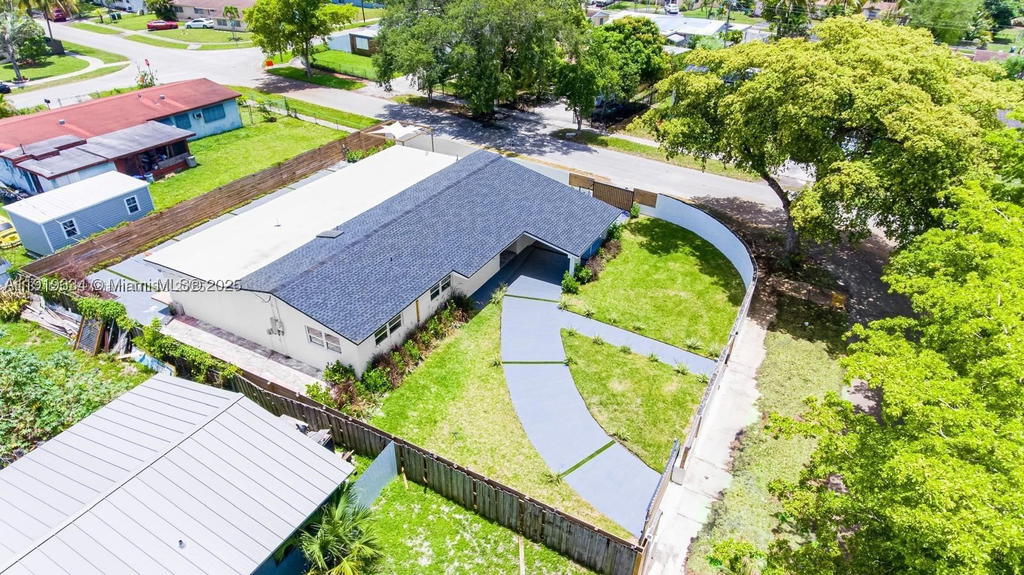 Real estate property located at 19661 10th Pl, Miami-dade, Ives Estates Sec 1, Miami, FL