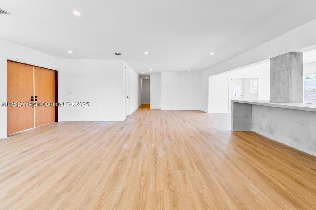 Real estate property located at 19661 10th Pl, Miami-dade, Ives Estates Sec 1, Miami, FL