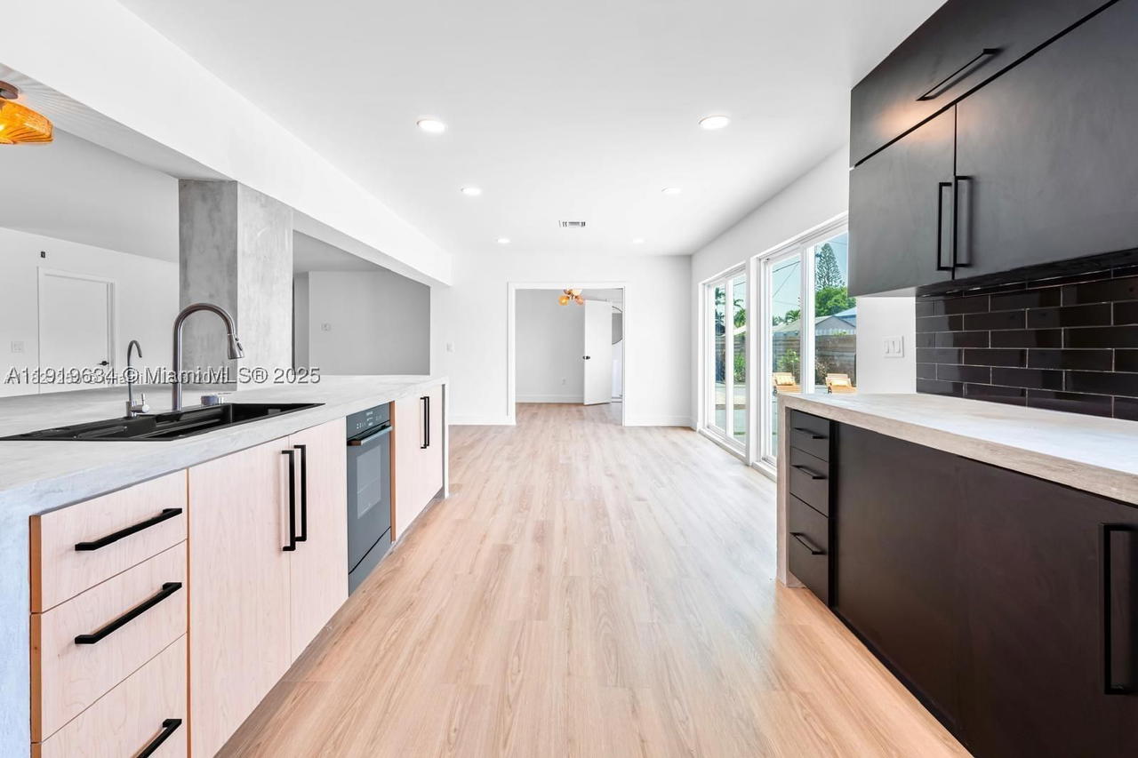 Real estate property located at 19661 10th Pl, Miami-dade, Ives Estates Sec 1, Miami, FL