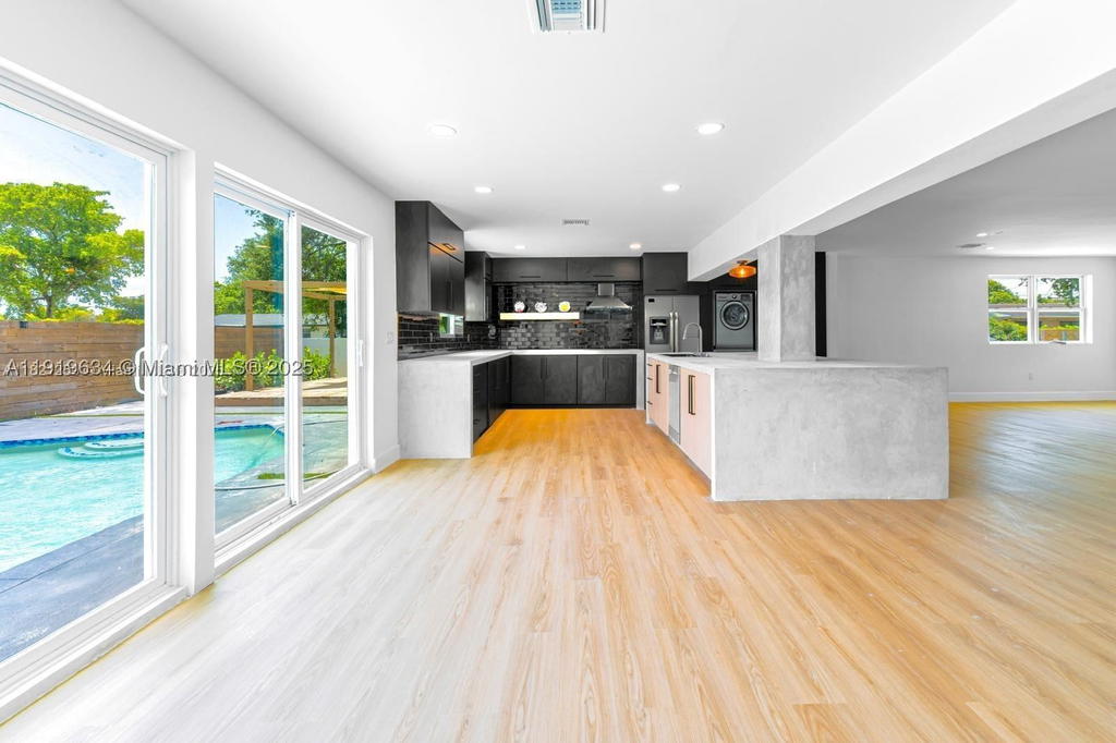 Real estate property located at 19661 10th Pl, Miami-dade, Ives Estates Sec 1, Miami, FL