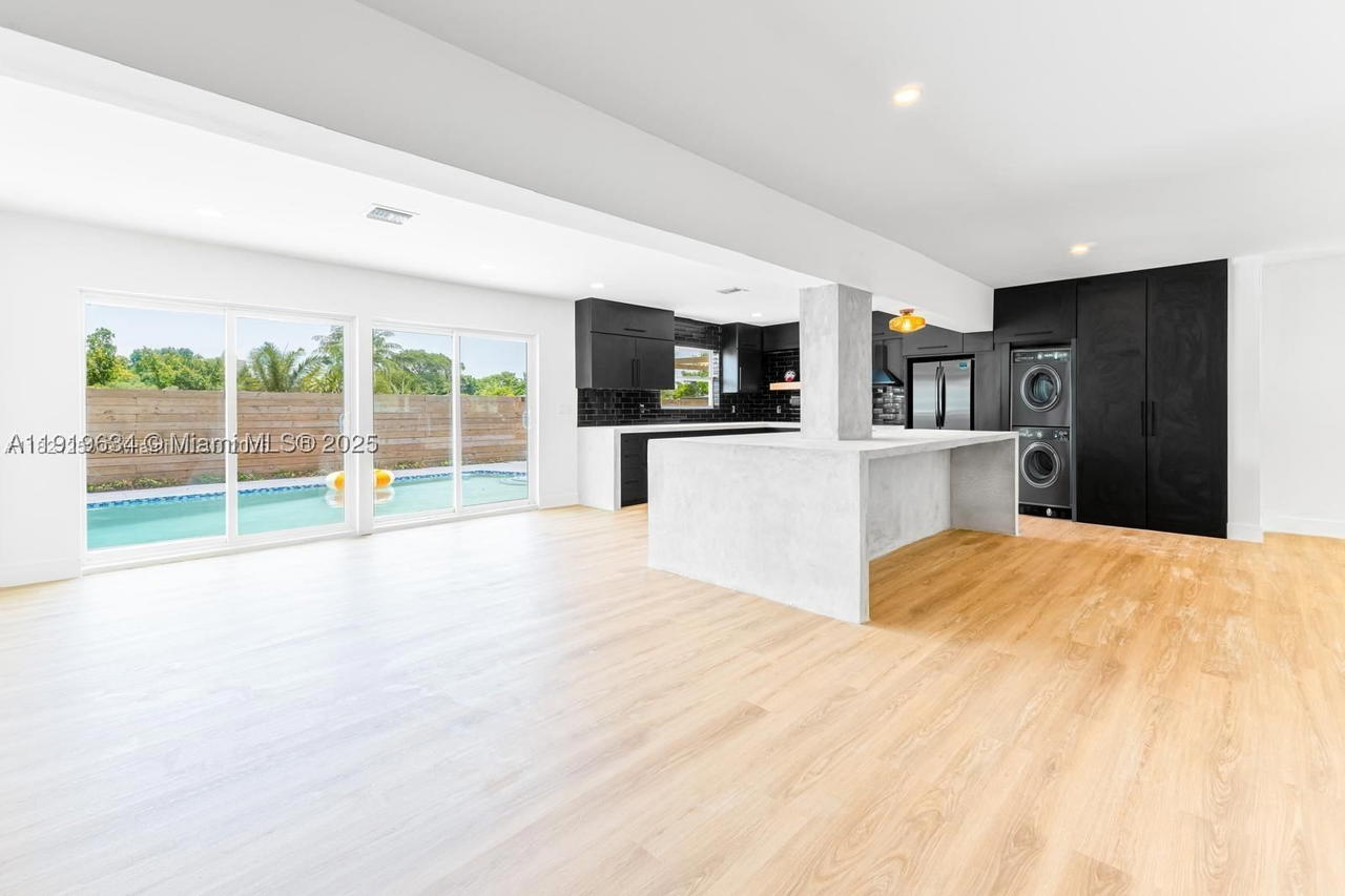 Real estate property located at 19661 10th Pl, Miami-dade, Ives Estates Sec 1, Miami, FL