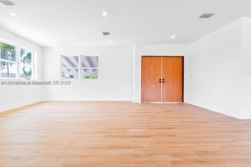 Real estate property located at 19661 10th Pl, Miami-dade, Ives Estates Sec 1, Miami, FL