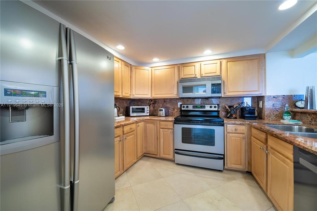 Real estate property located at 1621 Collins Ave #802, Miami-dade, The Georgian Condo, Miami Beach, FL