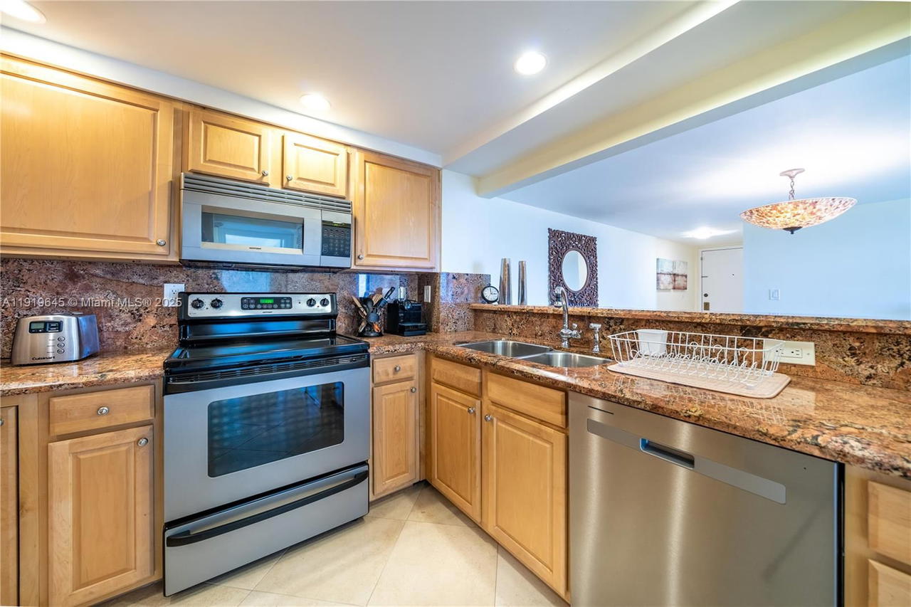 Real estate property located at 1621 Collins Ave #802, Miami-dade, The Georgian Condo, Miami Beach, FL