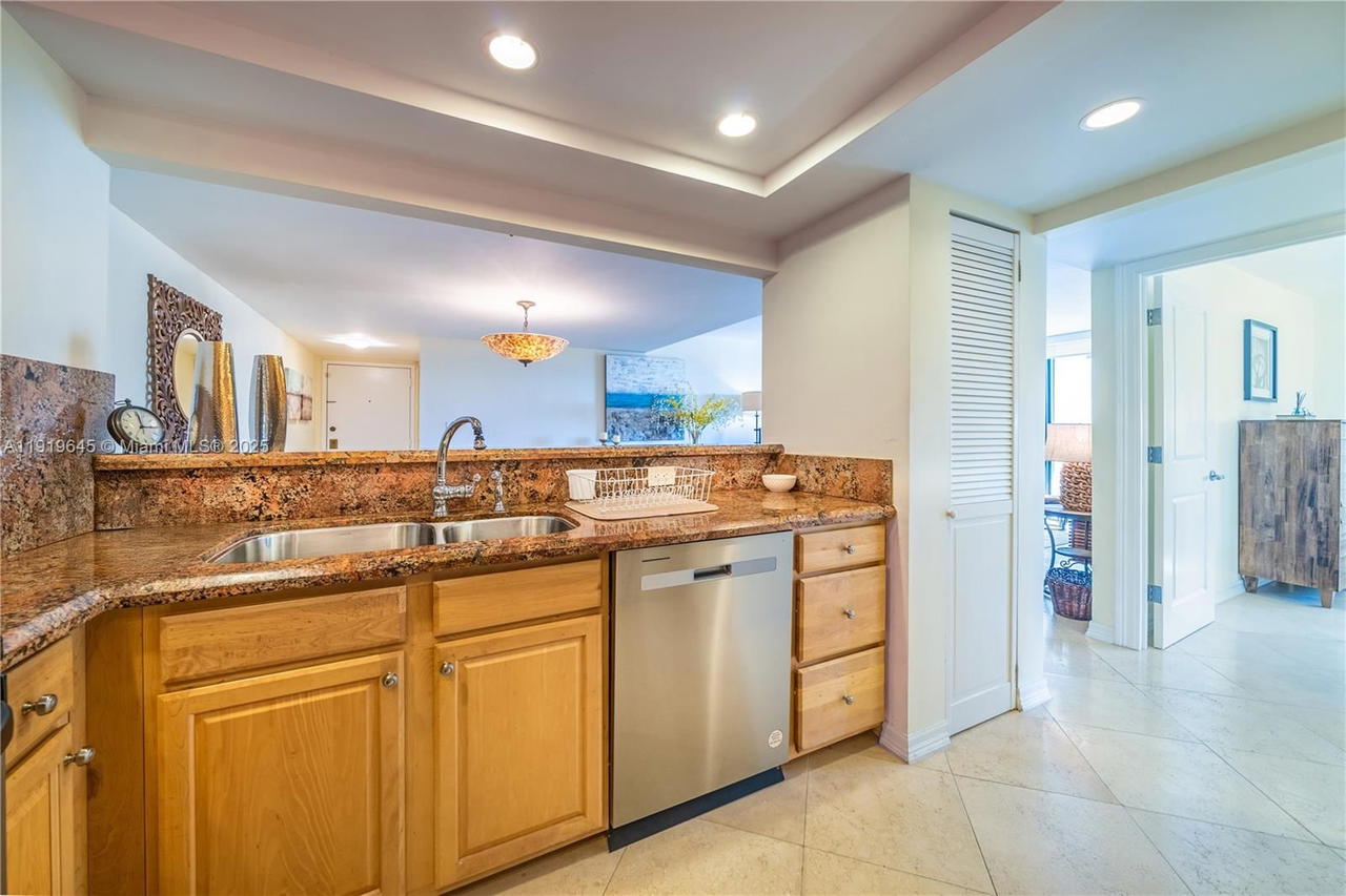 Real estate property located at 1621 Collins Ave #802, Miami-dade, The Georgian Condo, Miami Beach, FL