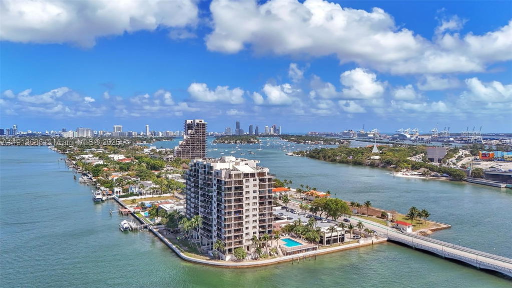 Real estate property located at 801 Venetian Dr #208, Miami-dade, Venetian Isle Condo, Miami Beach, FL