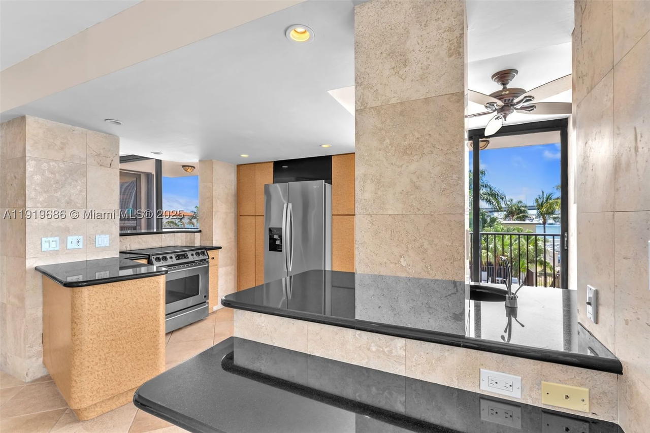 Real estate property located at 801 Venetian Dr #208, Miami-dade, Venetian Isle Condo, Miami Beach, FL