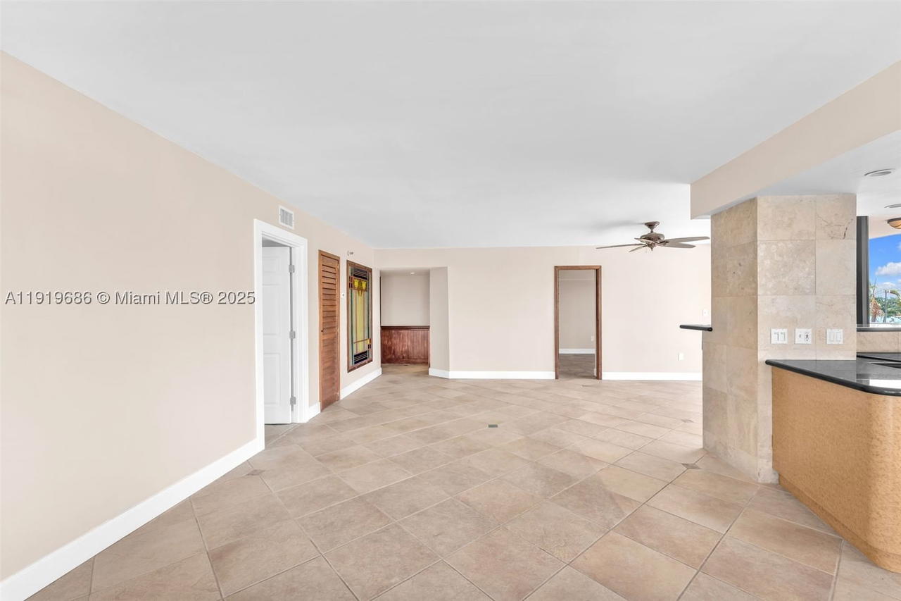 Real estate property located at 801 Venetian Dr #208, Miami-dade, Venetian Isle Condo, Miami Beach, FL