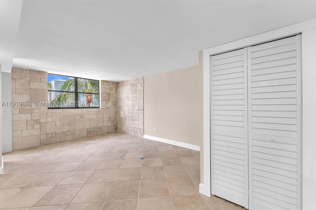 Real estate property located at 801 Venetian Dr #208, Miami-dade, Venetian Isle Condo, Miami Beach, FL